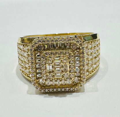 10K GOLD SQUARE BAGUETTE RING- WEIGHT: 3.9gm