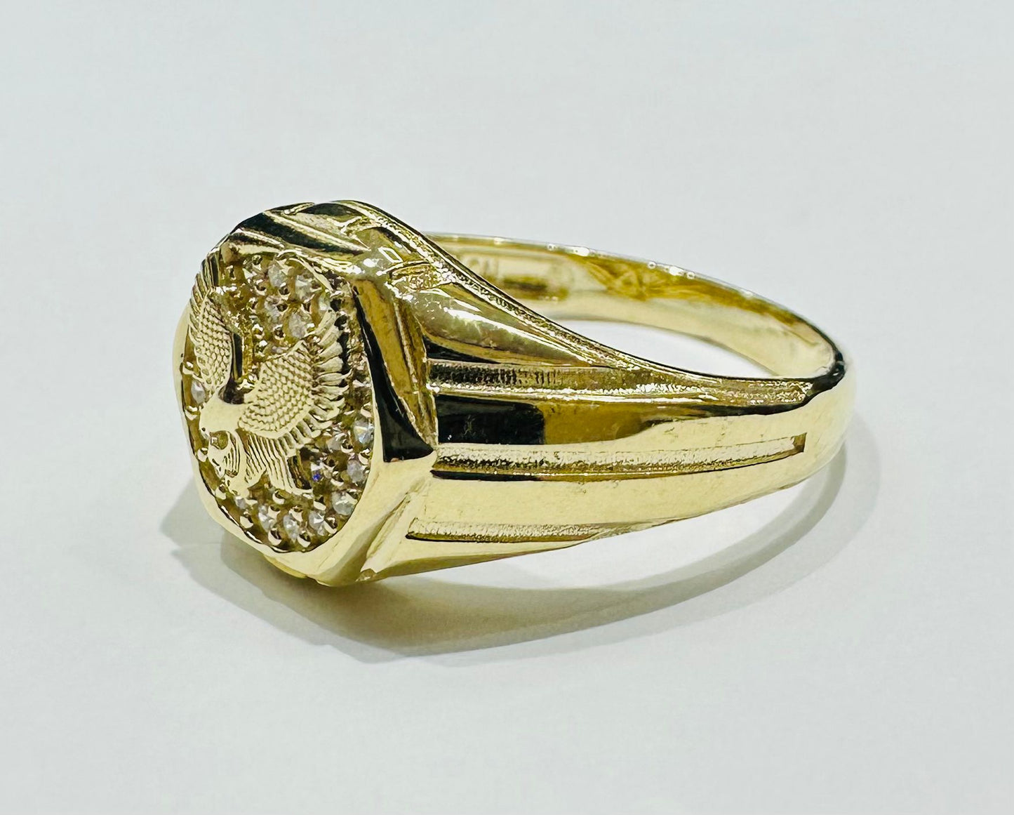 10K GOLD ROUND EAGLE RING WITH WHITE SAPPHIRE- WEIGHT: 4.7gm