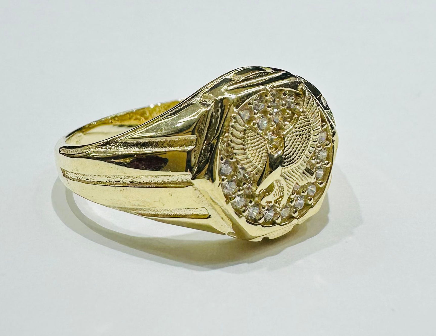 10K GOLD ROUND EAGLE RING WITH WHITE SAPPHIRE- WEIGHT: 4.7gm