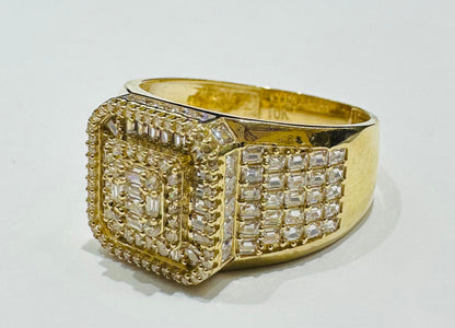10K GOLD SQUARE BAGUETTE RING- WEIGHT: 3.9gm