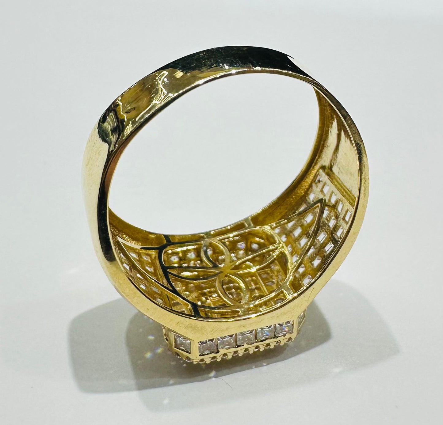 10K GOLD SQUARE BAGUETTE RING- WEIGHT: 3.9gm