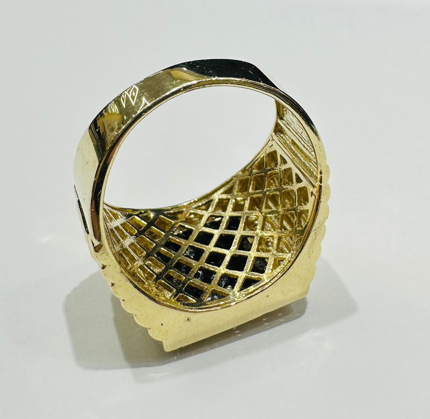 10K GOLD HORSE RING WITH WHITE SAPPHIRE- WEIGHT: 10.5gm