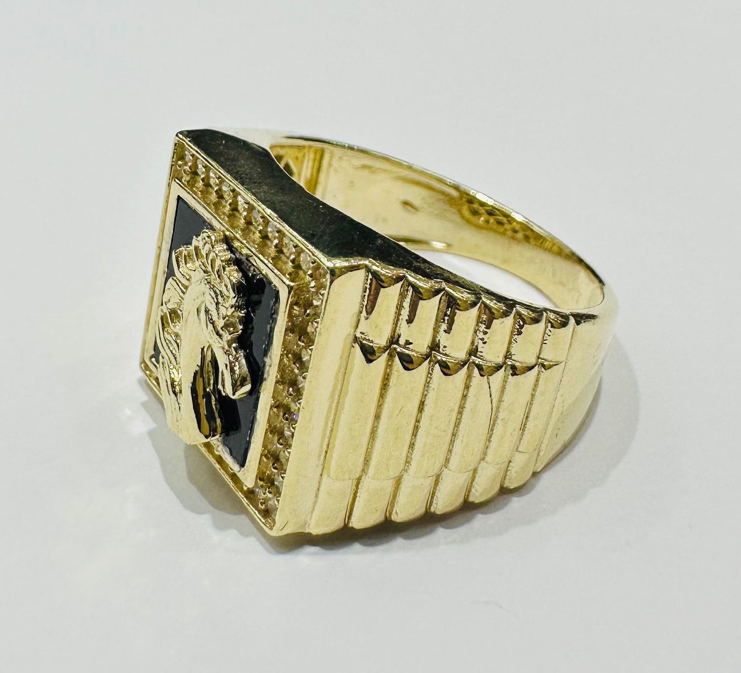 10K GOLD HORSE RING WITH WHITE SAPPHIRE- WEIGHT: 10.5gm