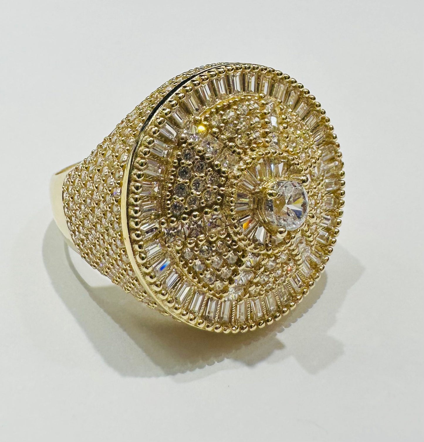10K GOLD ROUND RING WITH BAGUETTE & WHITE SAPPHIRE- WEIGHT: 6.3gm