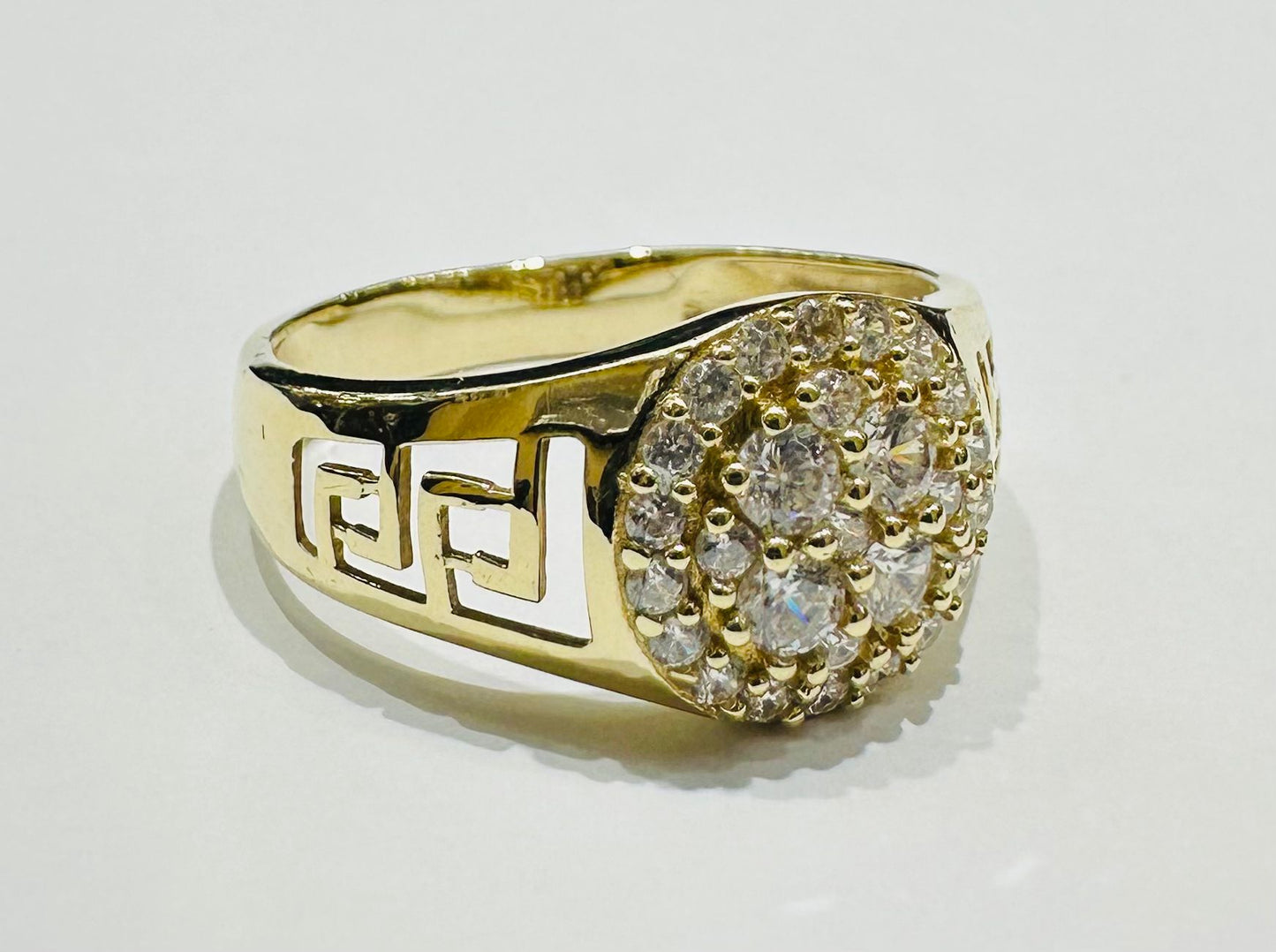 10K GOLD ROUND RING WITH WHITE SAPPHIRE- WEIGHT: 3.1gm