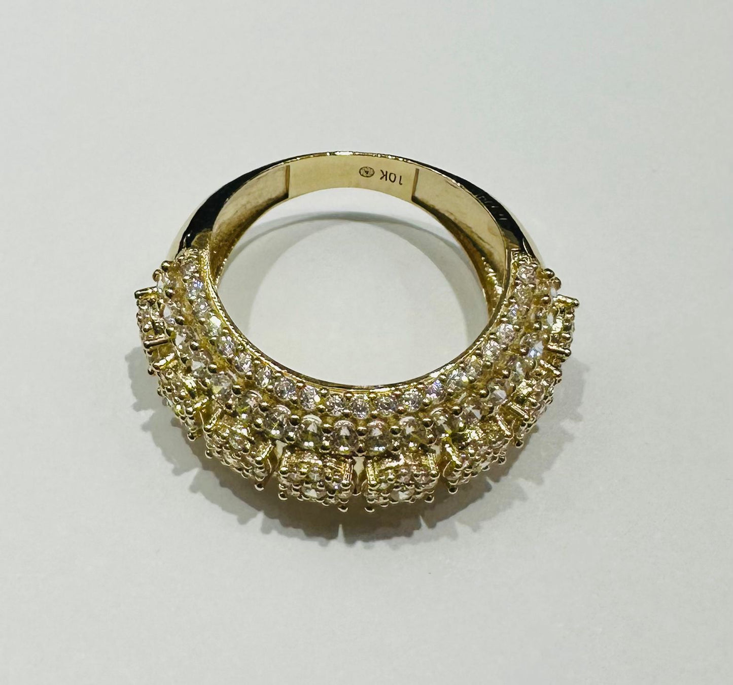 10K GOLD ROUND RING WITH WHITE SAPPHIRE- WEIGHT: 6.1gm