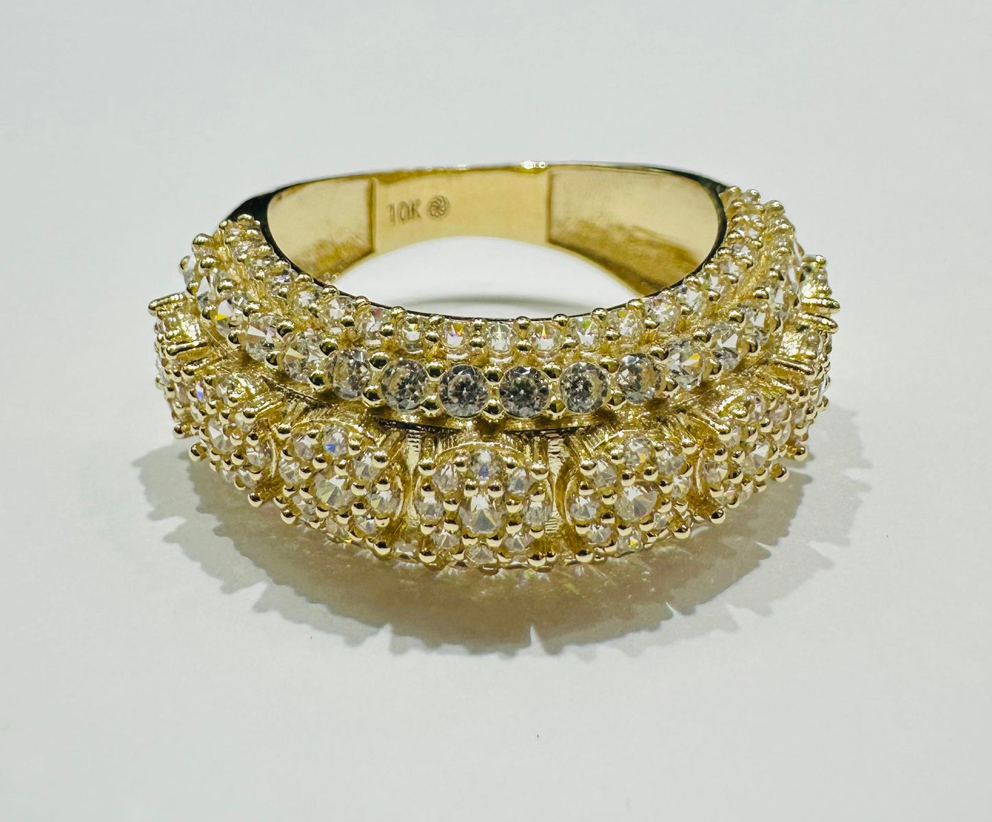 10K GOLD ROUND RING WITH WHITE SAPPHIRE- WEIGHT: 6.1gm