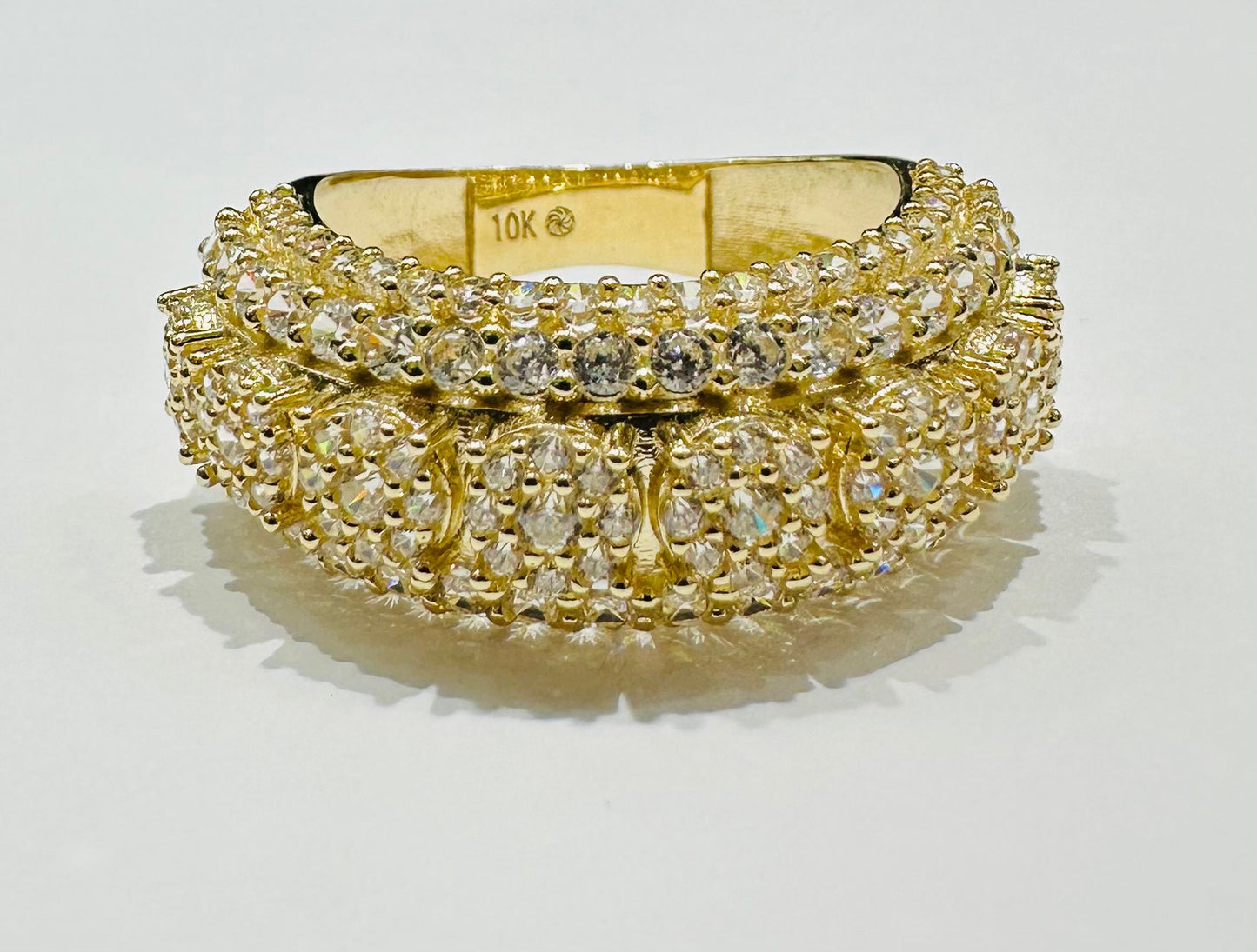 10K GOLD ROUND RING WITH WHITE SAPPHIRE- WEIGHT: 6.1gm