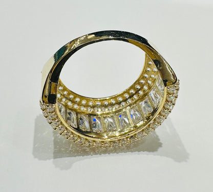 10K GOLD ROUND RING WITH WHITE SAPPHIRE- WEIGHT: 6.3gm
