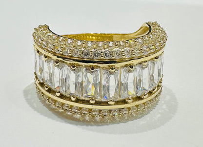 10K GOLD ROUND RING WITH WHITE SAPPHIRE- WEIGHT: 6.3gm
