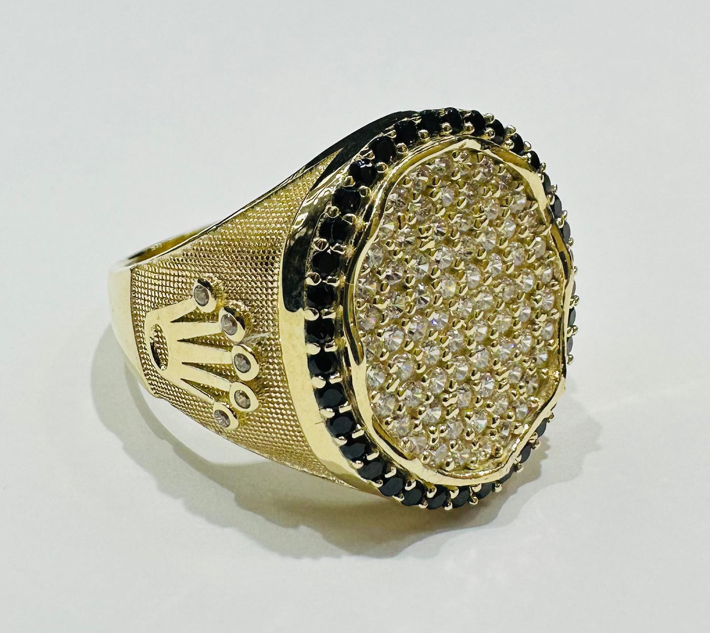 10K GOLD ROUND RING WITH SAPPHIRE STONES- WEIGHT: 6.8gm