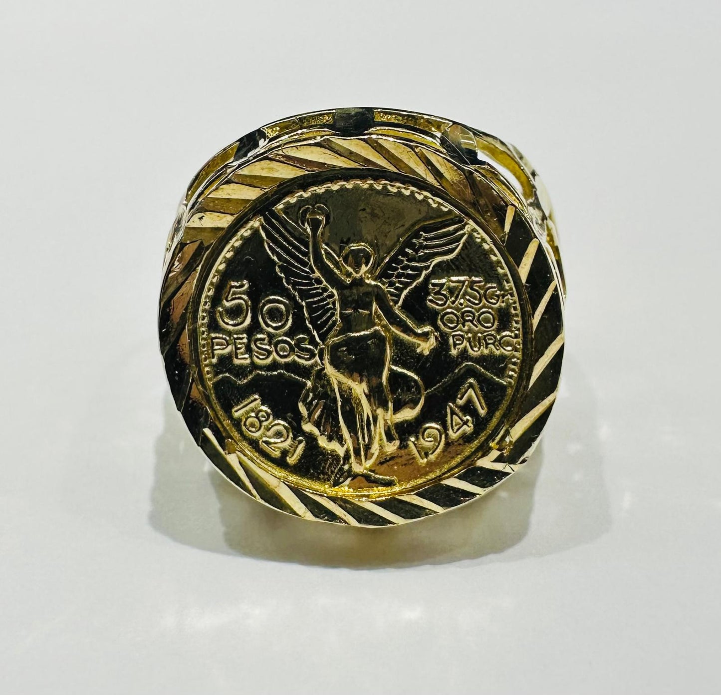 10K GOLD 50 PESOS CENTANARIO RING- WEIGHT: 4.8gm