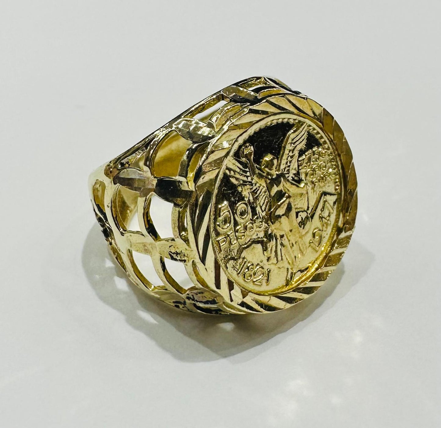 10K GOLD 50 PESOS CENTANARIO RING- WEIGHT: 4.8gm