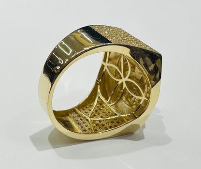 10K GOLD TWO TONED LION FACE RING WITH WHITE SAPPHIRE- WEIGHT: 6.8gm