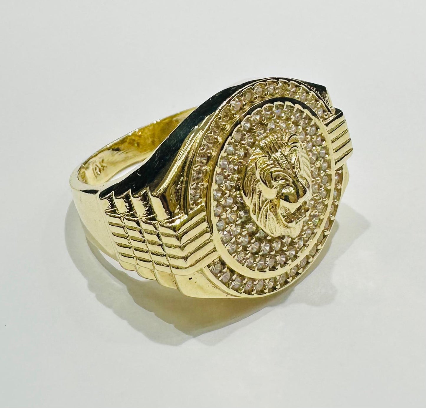 10K GOLD LION FACE RING WITH WHITE SAPPHIRE- WEIGHT: 9.2gm