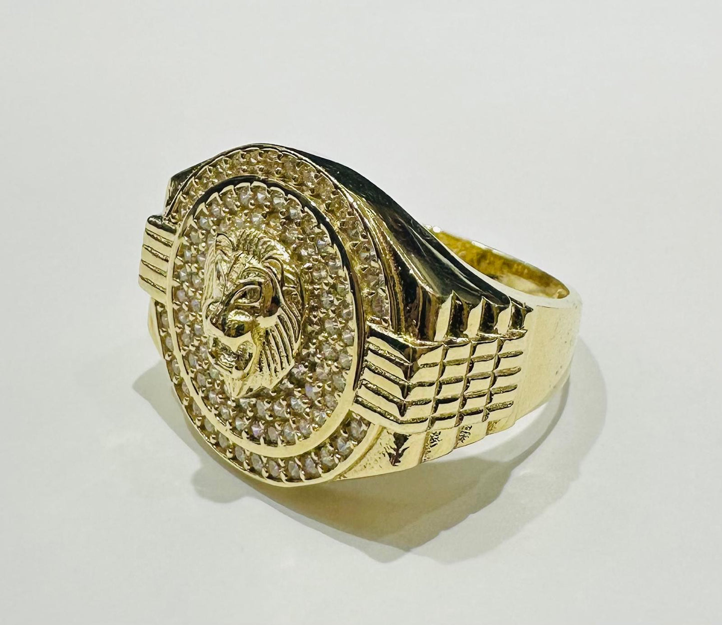 10K GOLD LION FACE RING WITH WHITE SAPPHIRE- WEIGHT: 9.2gm