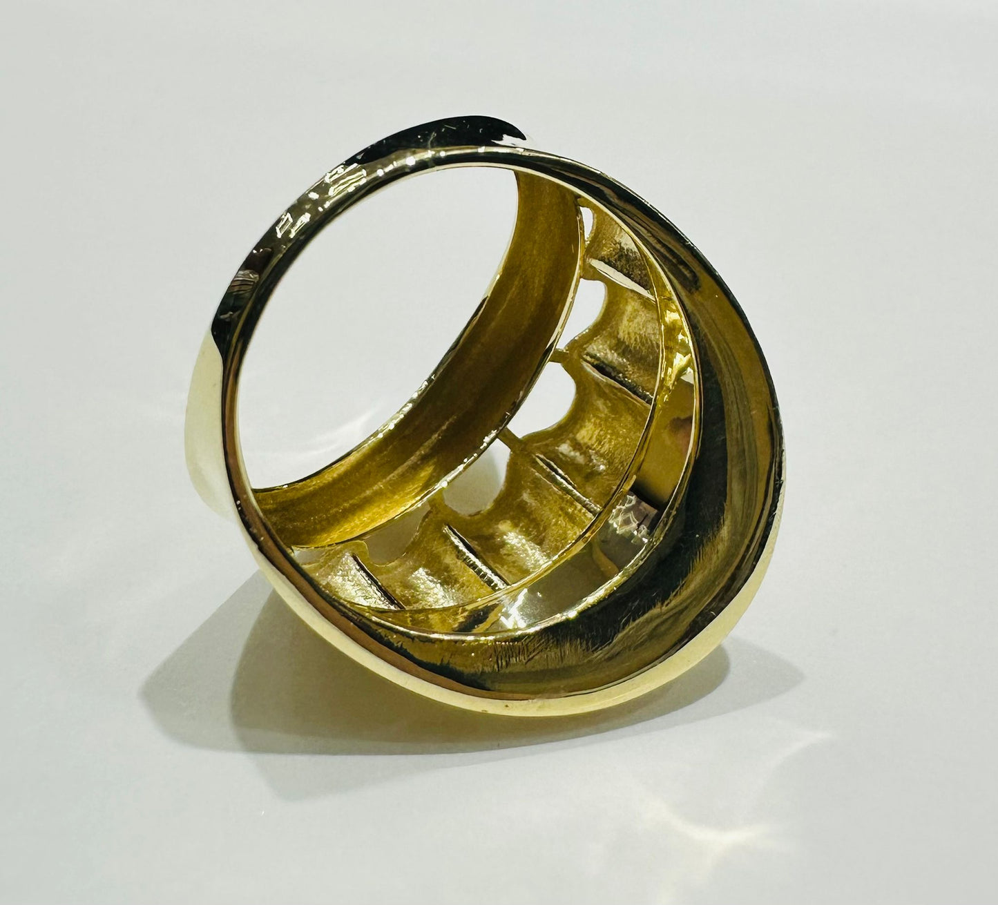 10K GOLD RING-WEIGHT: 2.8gm