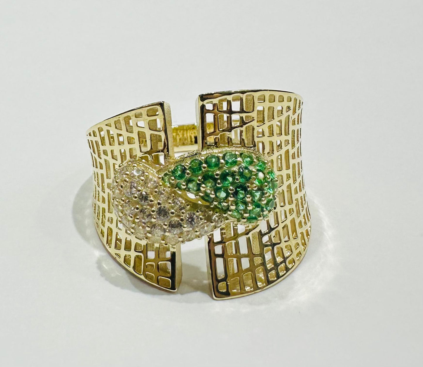10K GOLD RING WITH SAPPHIRE STONES-WEIGHT: 2.9gm