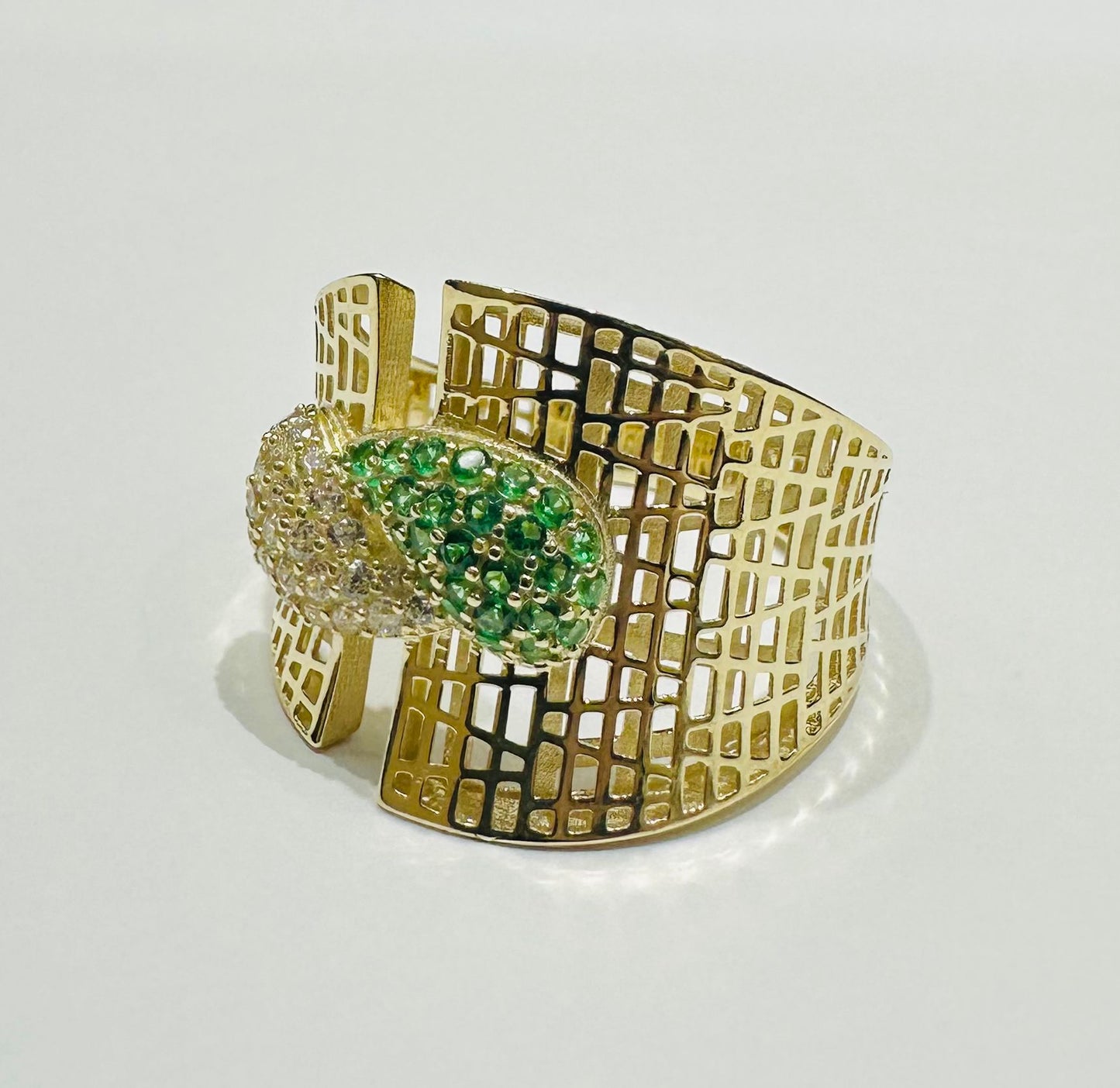 10K GOLD RING WITH SAPPHIRE STONES-WEIGHT: 2.9gm