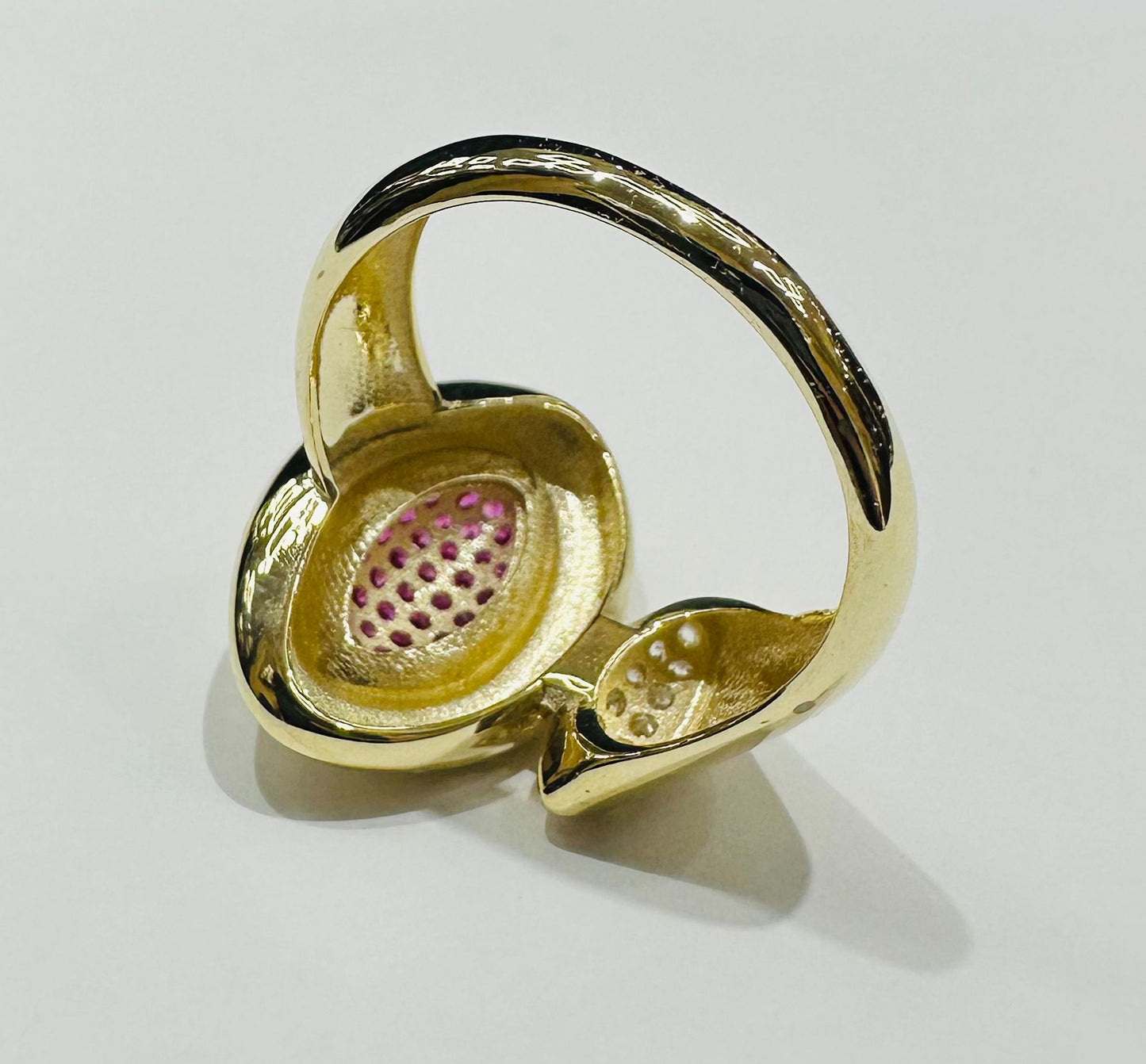10K GOLD RING WITH SAPPHIRE STONES-WEIGHT: 2.3gm