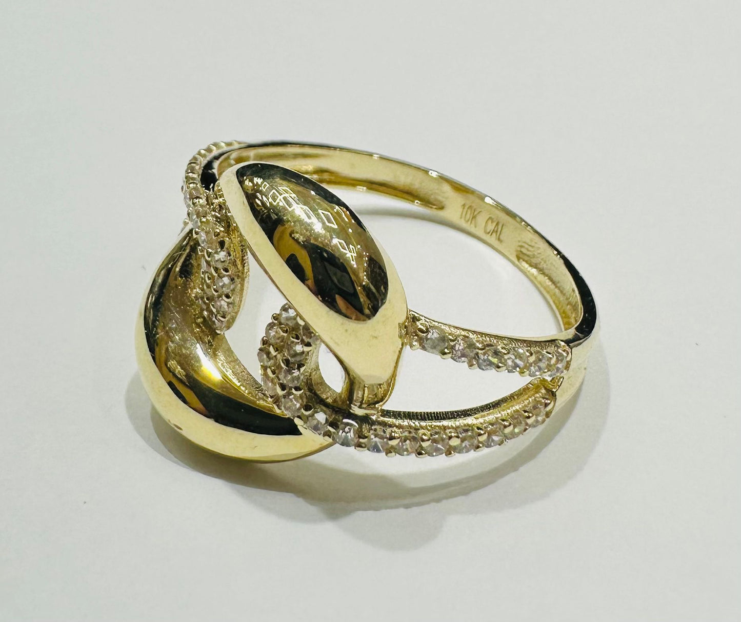 10K GOLD RING WITH SAPPHIRE STONES-WEIGHT: 1.9gm