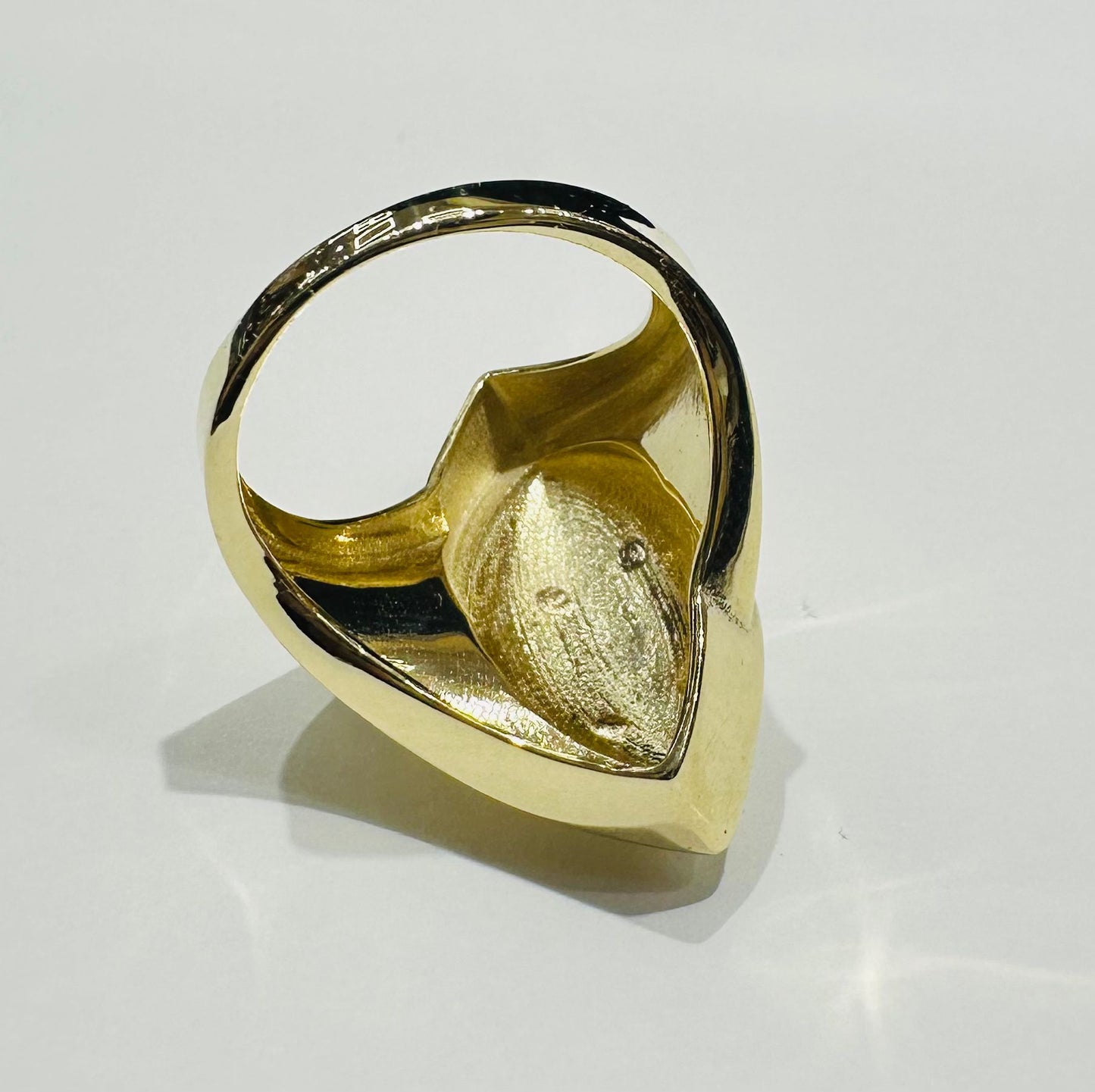 10K GOLD RING WITH SAPPHIRE STONES-WEIGHT: 4.3gm