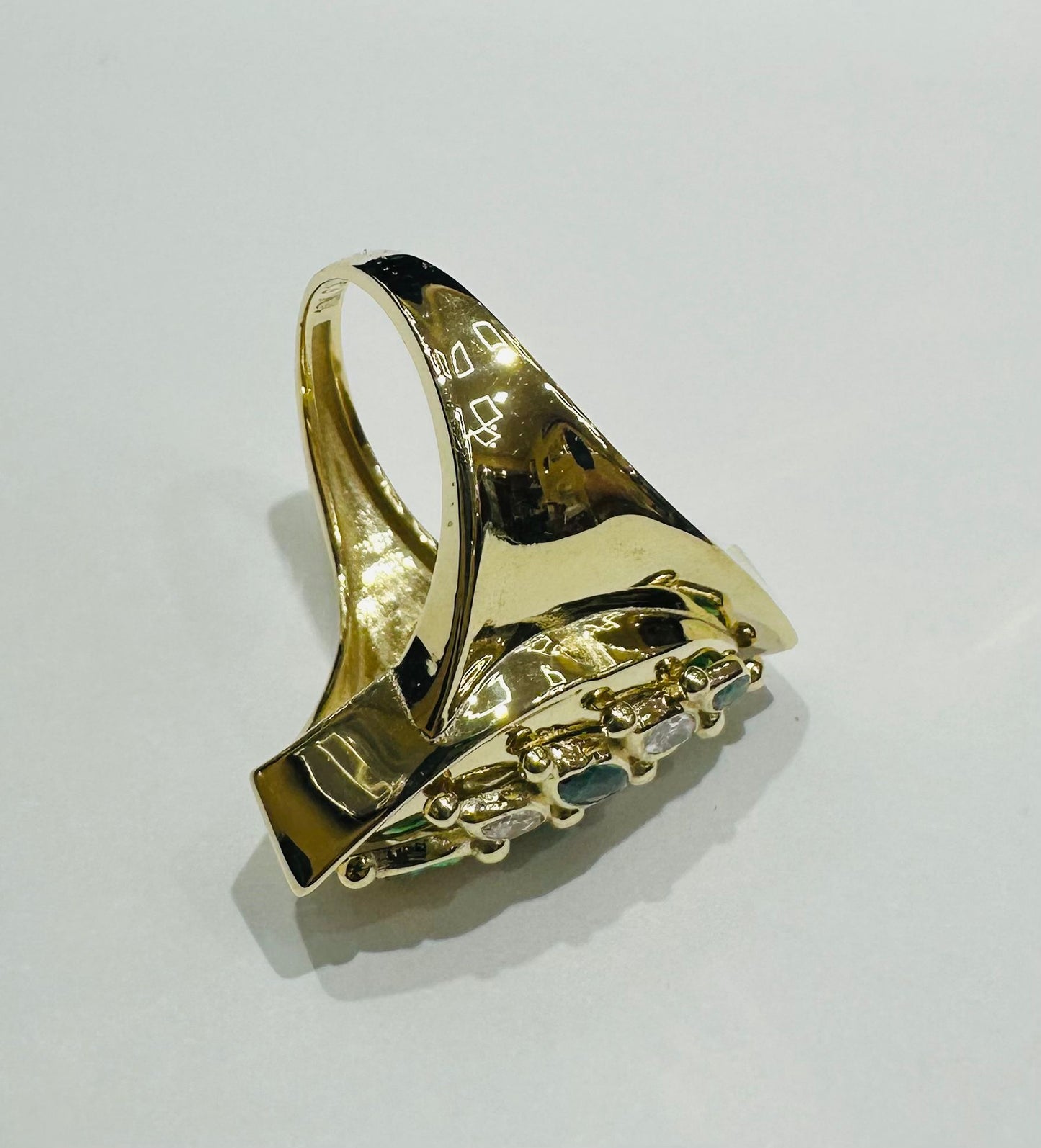 10K GOLD RING WITH SAPPHIRE STONES-WEIGHT: 4.3gm