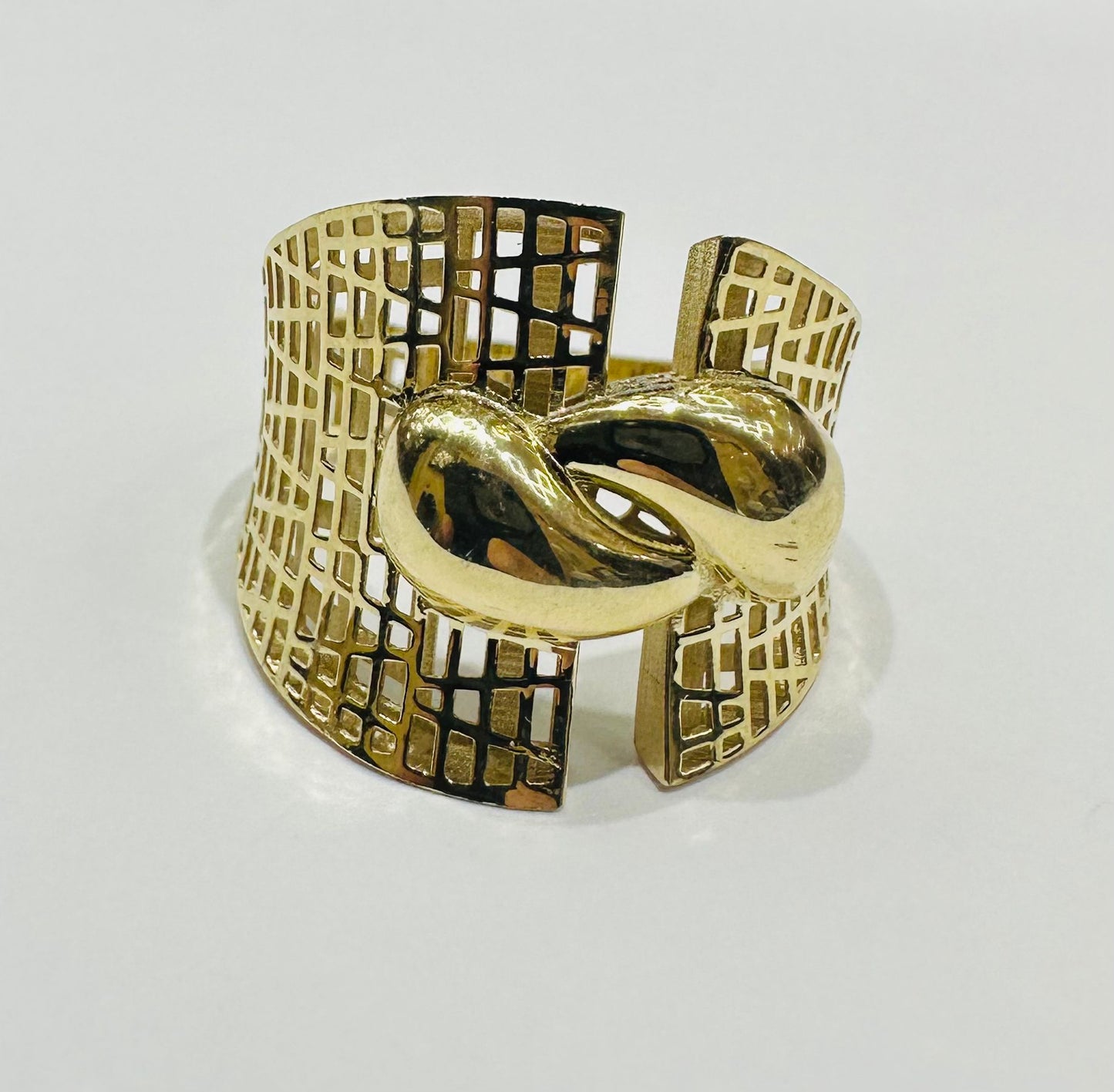 10K GOLD RING-WEIGHT: 2.6gm