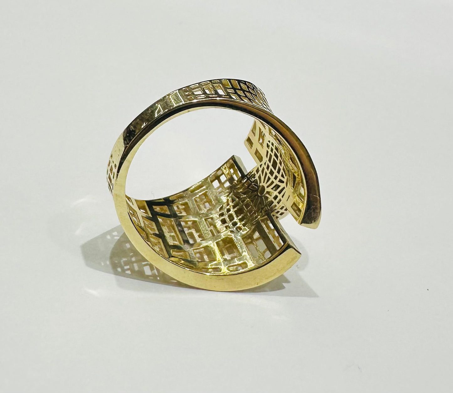 10K GOLD RING-WEIGHT: 2.6gm