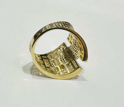 10K GOLD RING-WEIGHT: 2.6gm