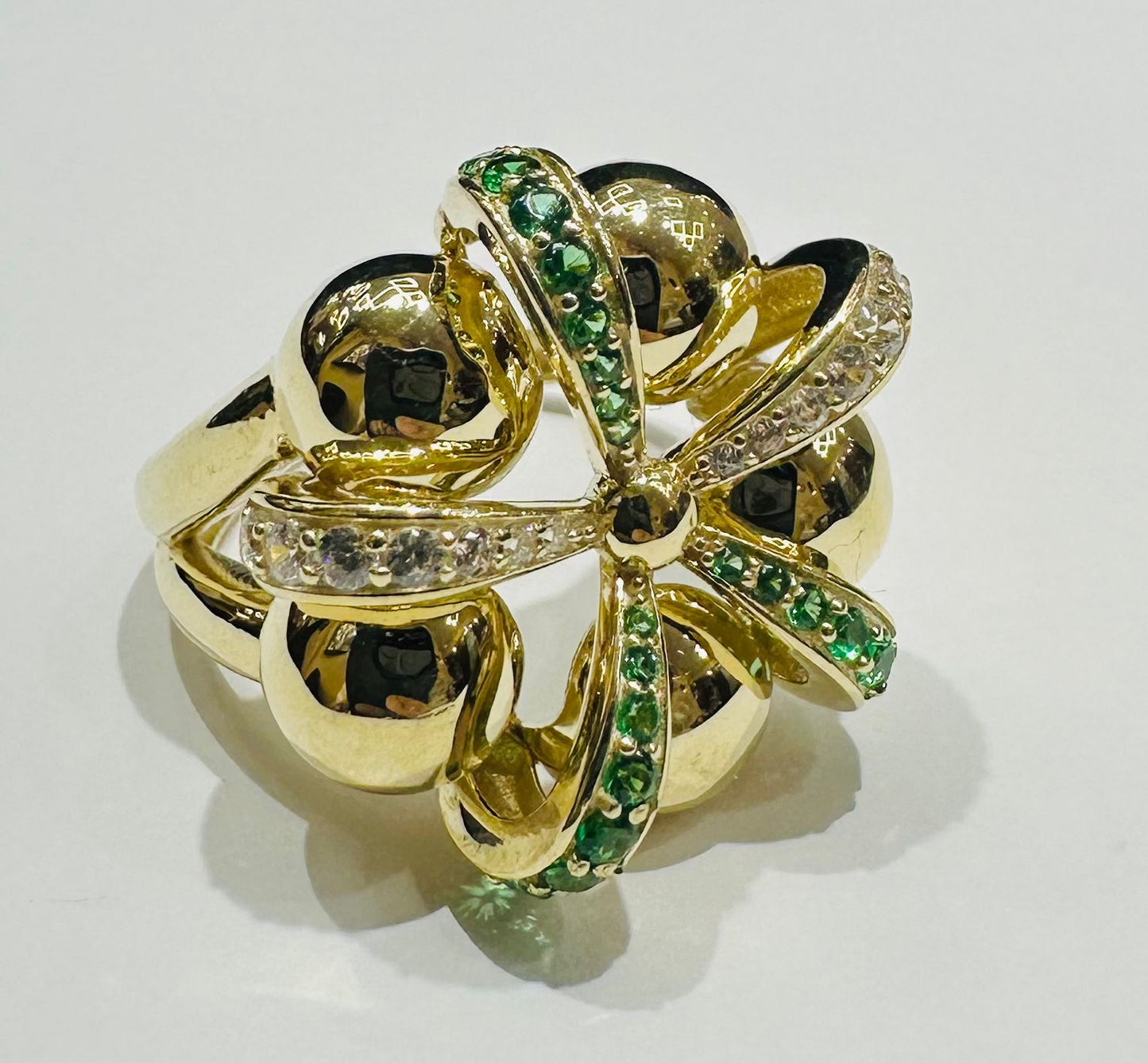 10K GOLD FLOWER RING WITH SAPPHIRE STONES-WEIGHT: 3.8gm