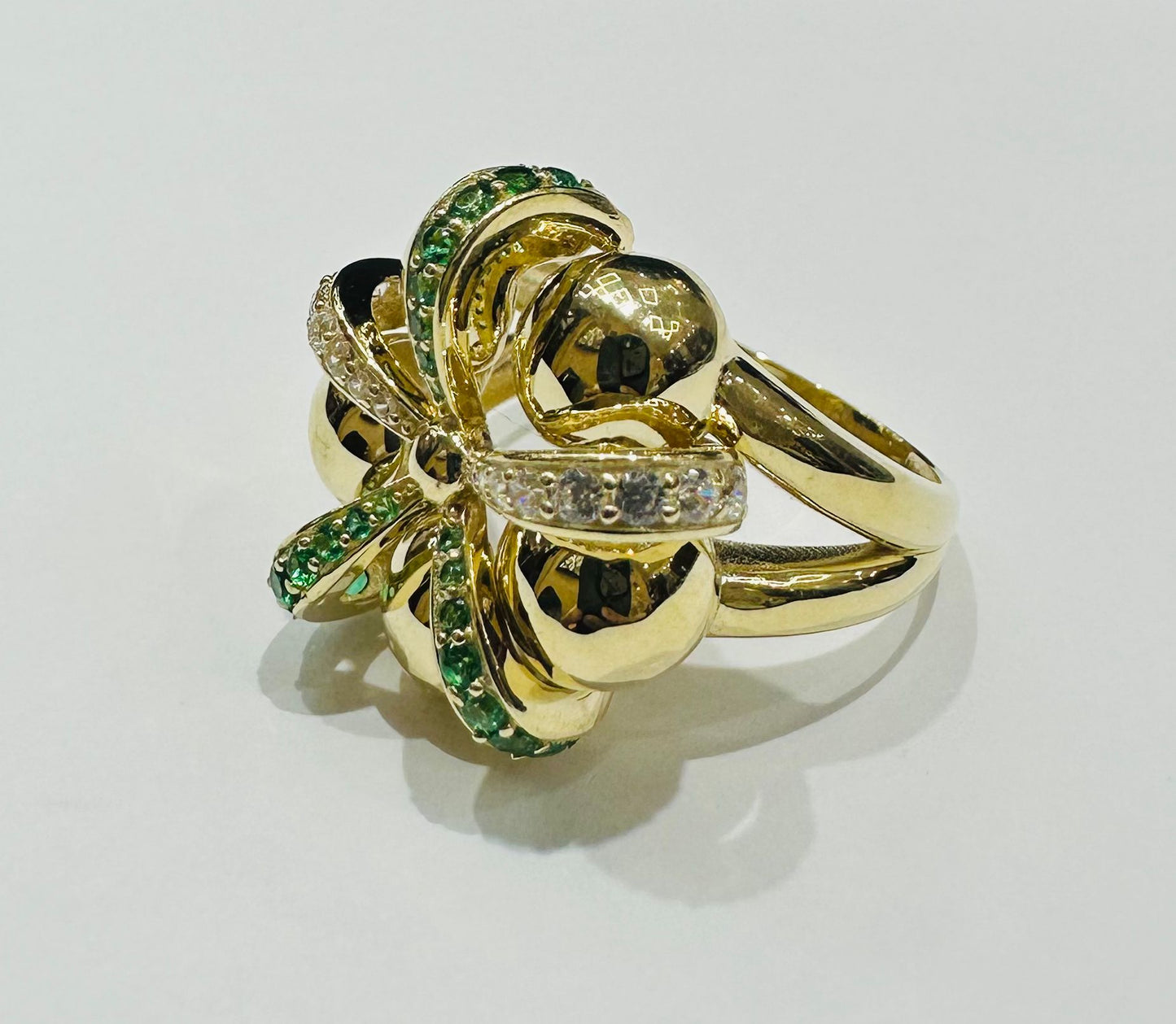 10K GOLD FLOWER RING WITH SAPPHIRE STONES-WEIGHT: 3.8gm