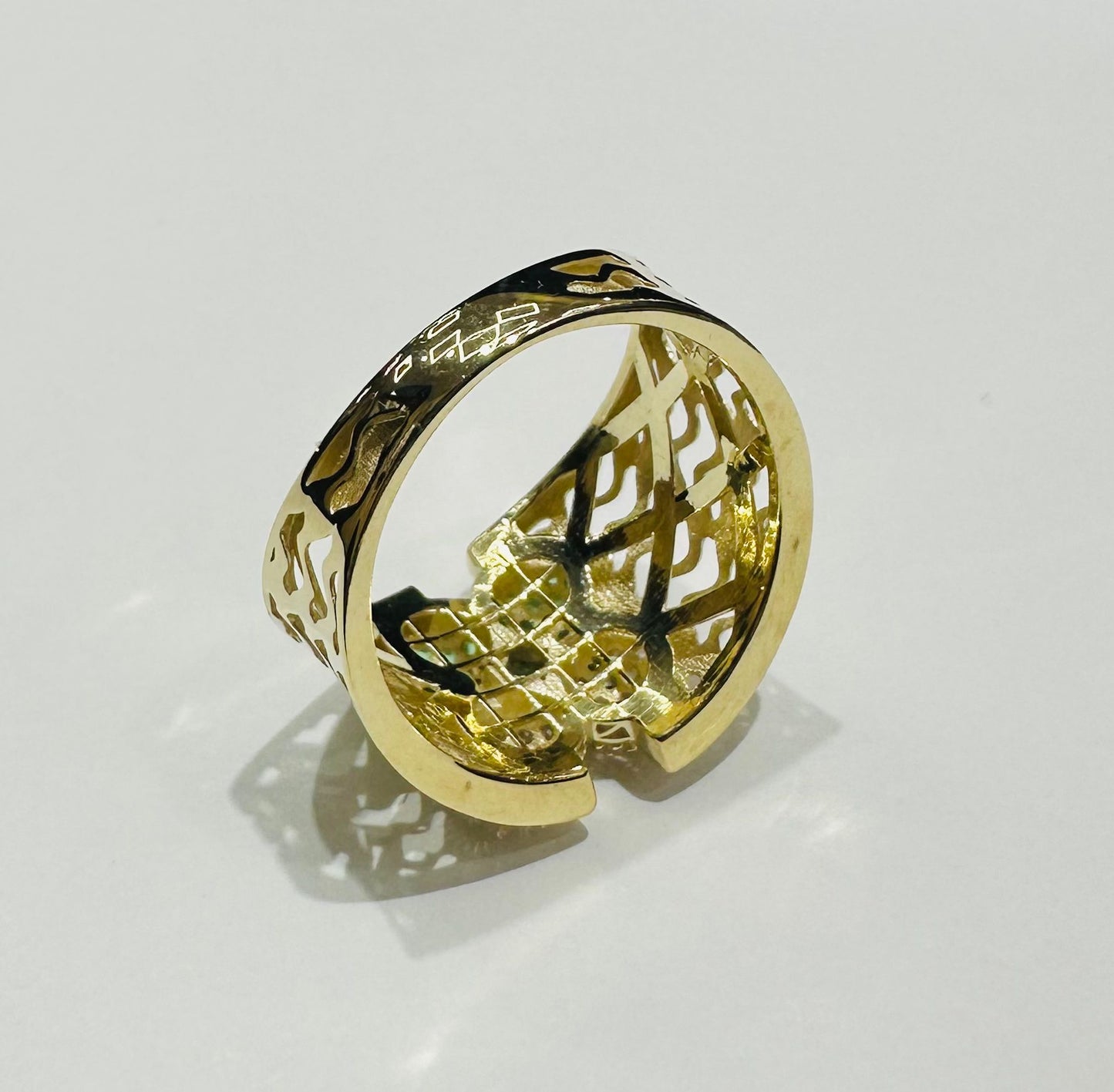 10K GOLD RING WITH SAPPHIRE STONES-WEIGHT: 2.7gm