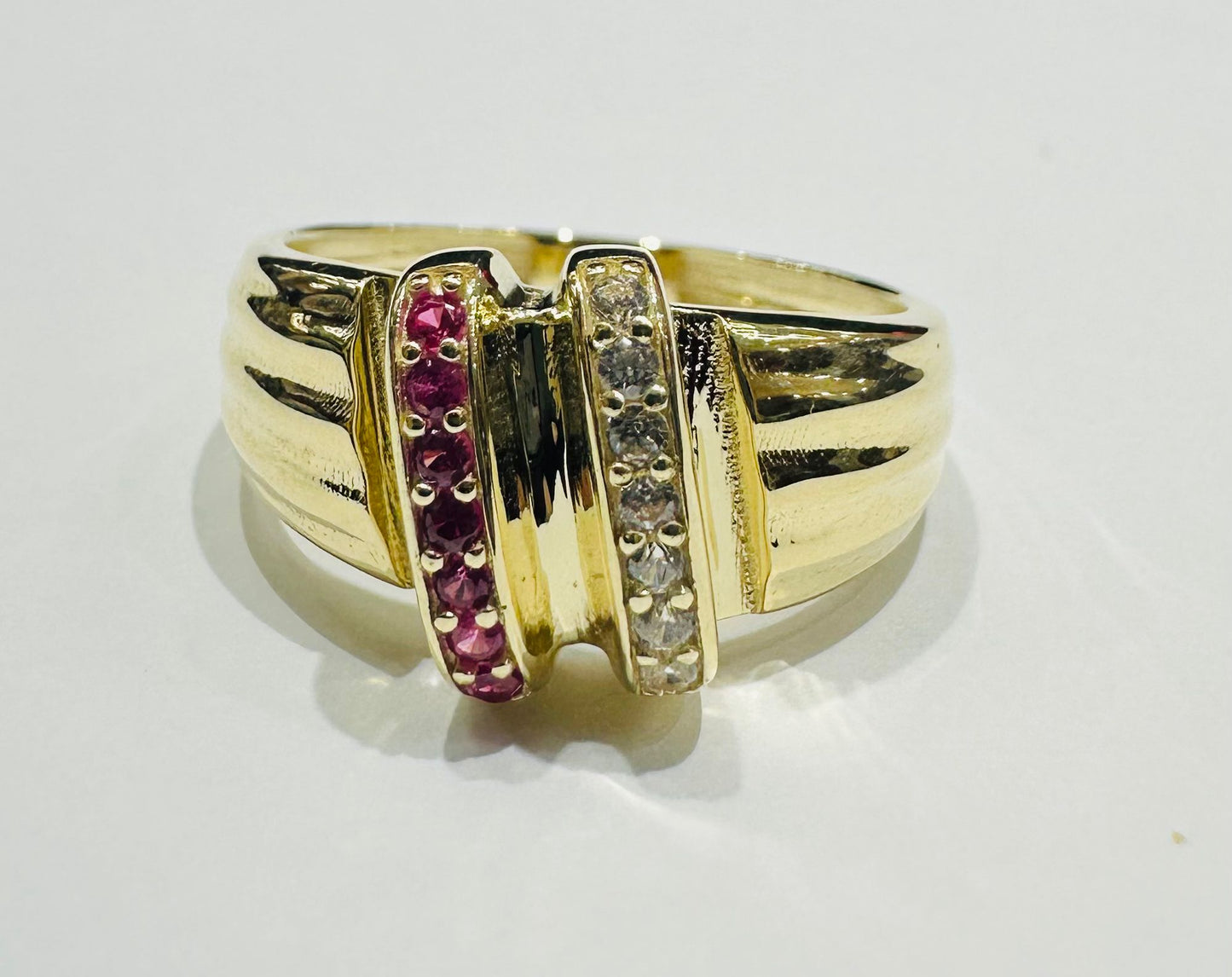10K GOLD RING WITH SAPPHIRE STONES-WEIGHT: 2.3gm