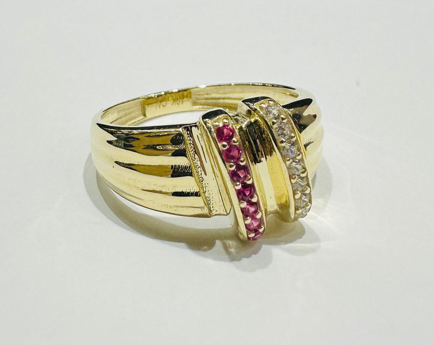 10K GOLD RING WITH SAPPHIRE STONES-WEIGHT: 2.3gm