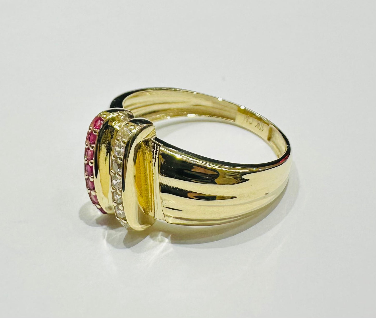 10K GOLD RING WITH SAPPHIRE STONES-WEIGHT: 2.3gm