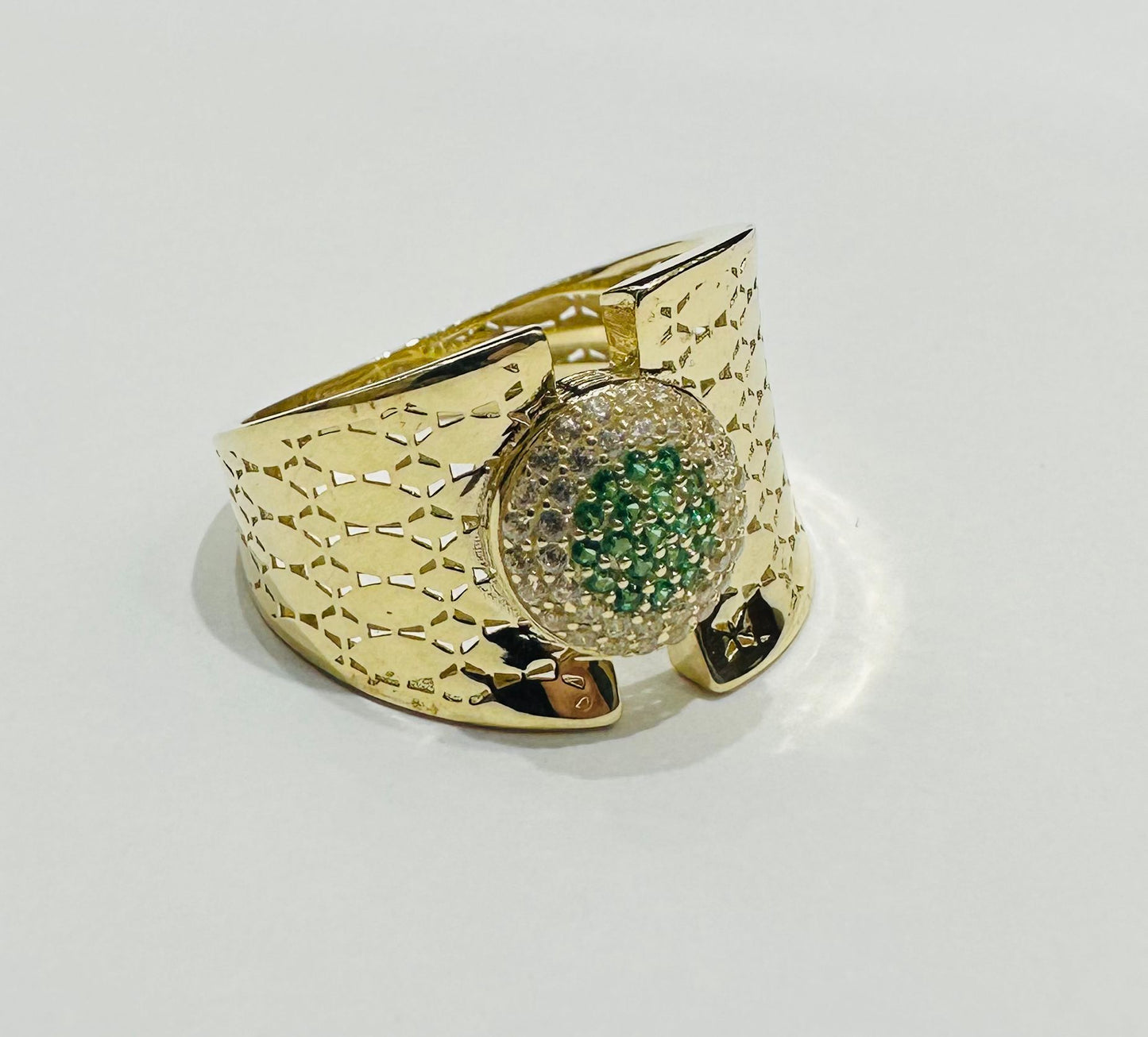 10K GOLD RING WITH SAPPHIRE STONES- WEIGHT: 3.5gm