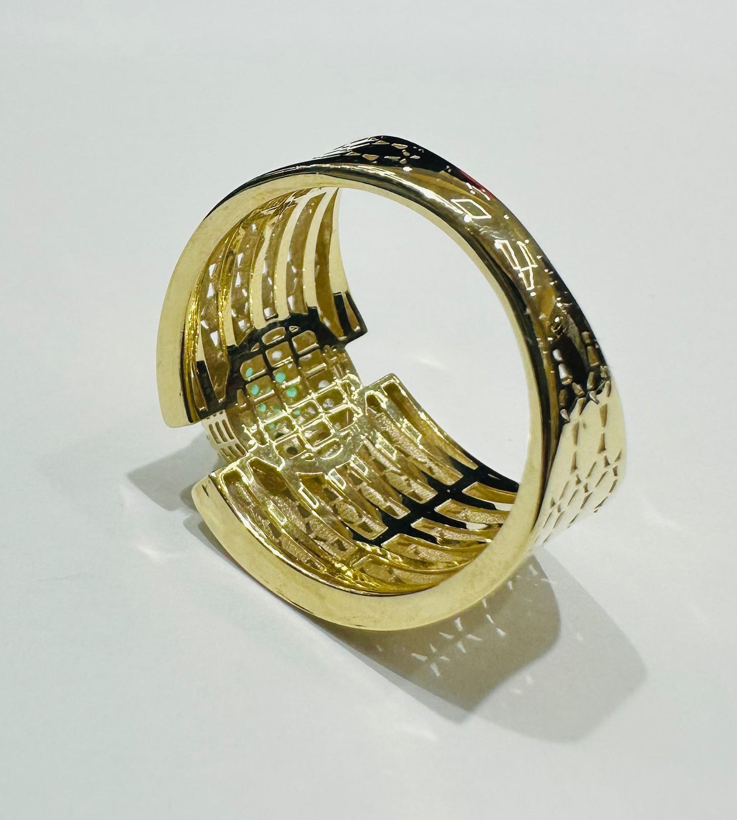 10K GOLD RING WITH SAPPHIRE STONES- WEIGHT: 3.5gm