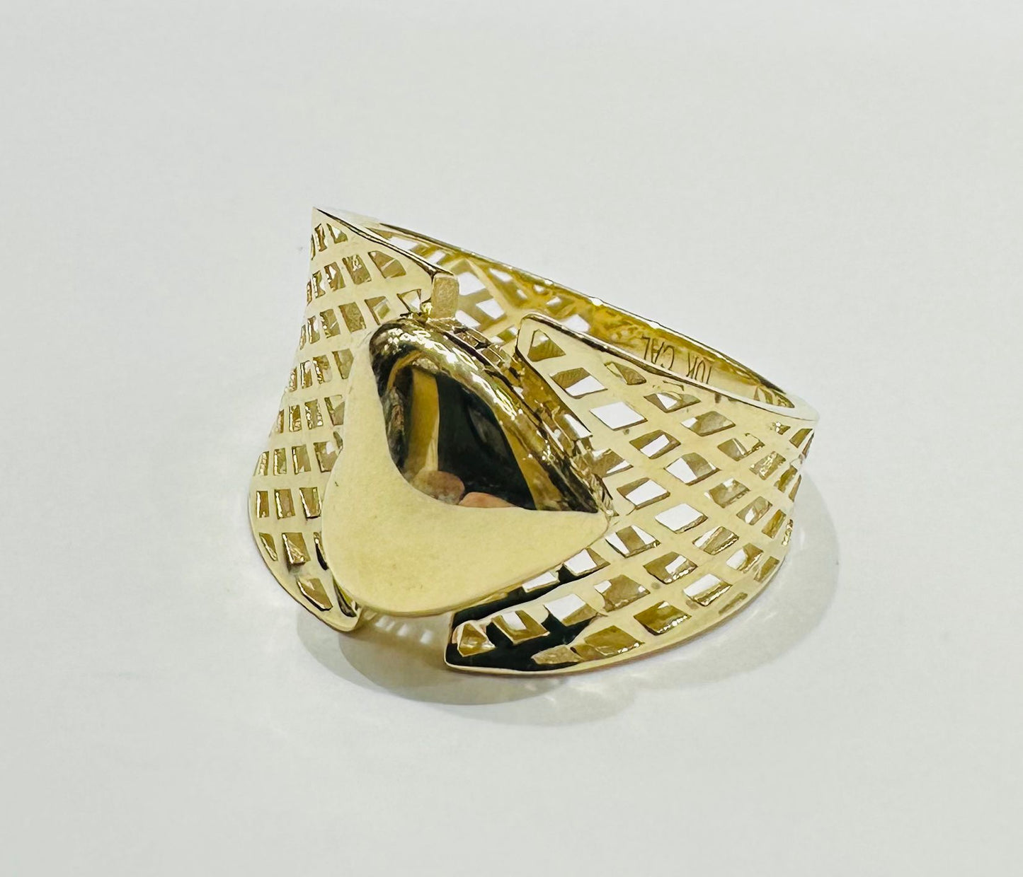 10K GOLD RING- WEIGHT: 2.3gm
