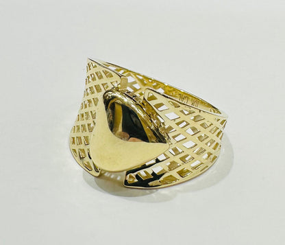 10K GOLD RING- WEIGHT: 2.3gm