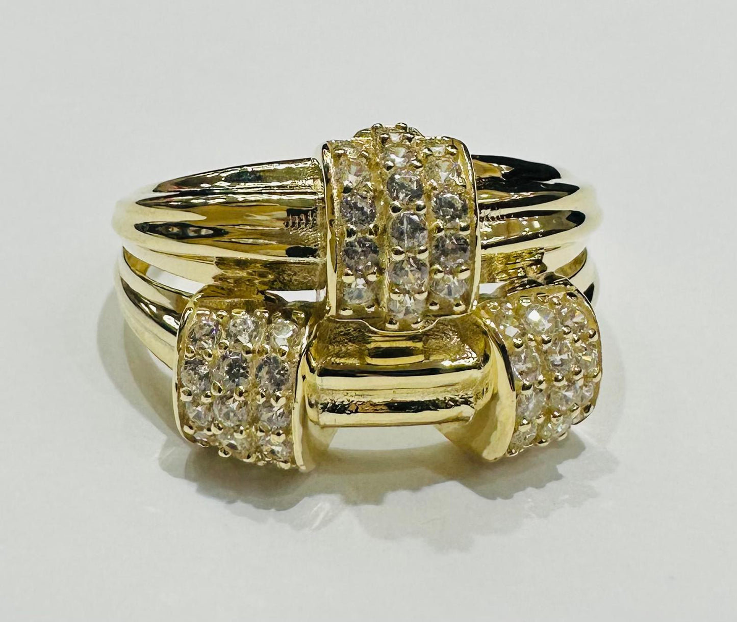 10K GOLD RING WITH WHITE SAPPHIRE- WEIGHT: 2.7gm