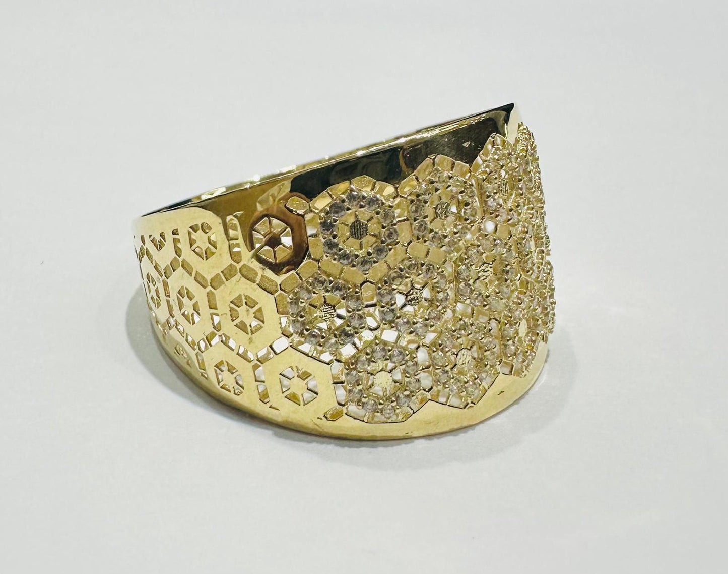 10K GOLD RING WITH SAPPHIRE STONES- WEIGHT: 3.7gm