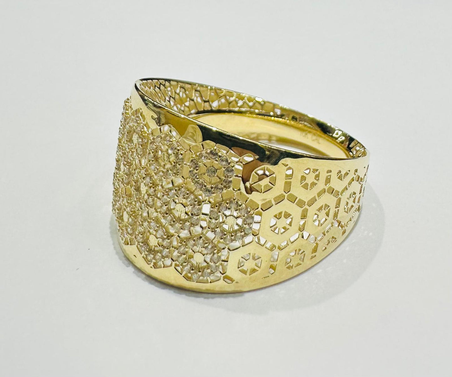 10K GOLD RING WITH SAPPHIRE STONES- WEIGHT: 3.7gm