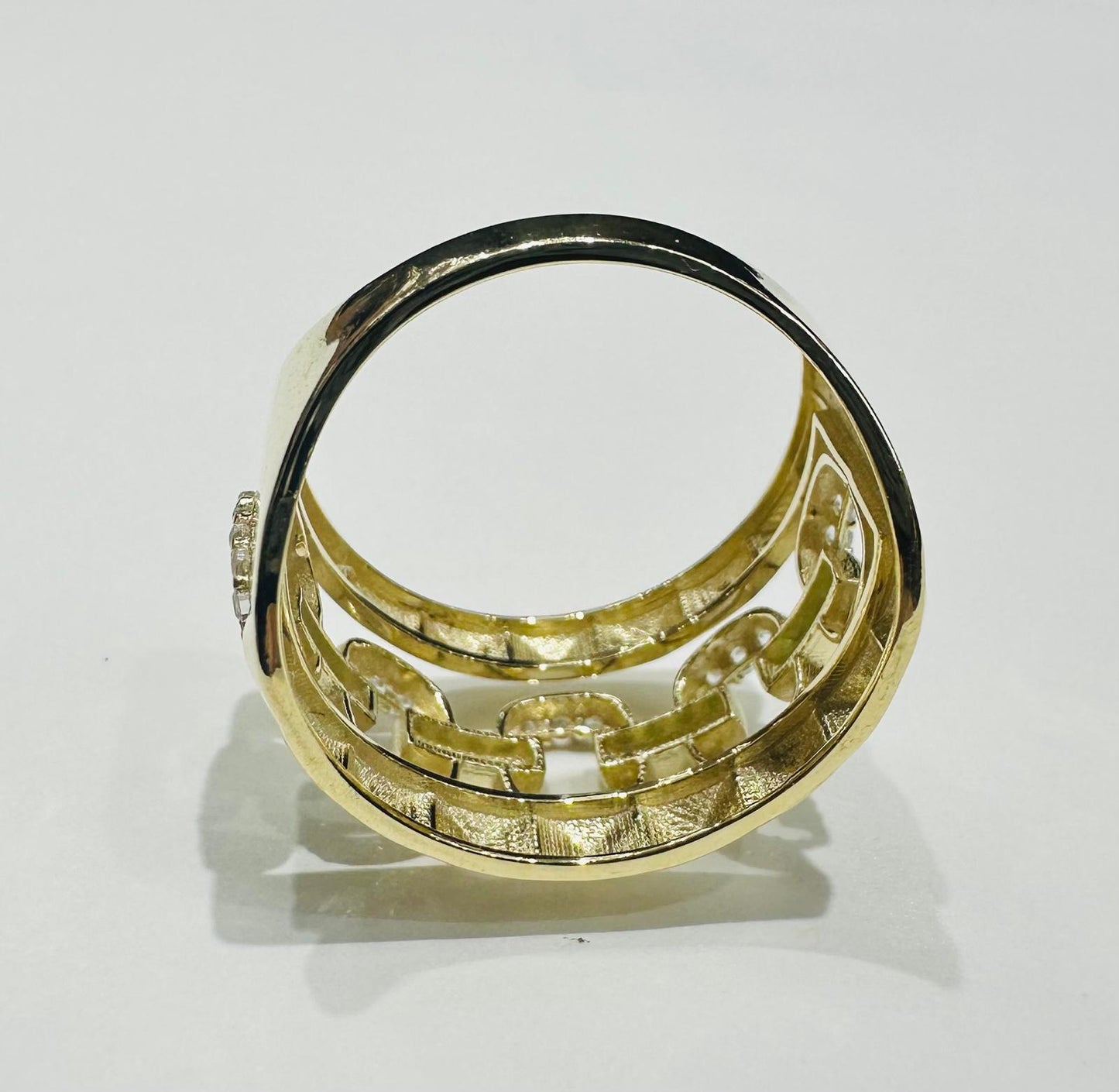 10K GOLD ROUND CHAIN RING WITH SAPPHIRE STONES- WEIGHT: 2.9gm