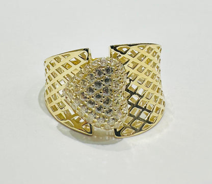 10K GOLD RING WITH SAPPHIRE STONES- WEIGHT: 2.6gm