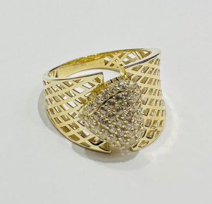 10K GOLD RING WITH SAPPHIRE STONES- WEIGHT: 2.6gm