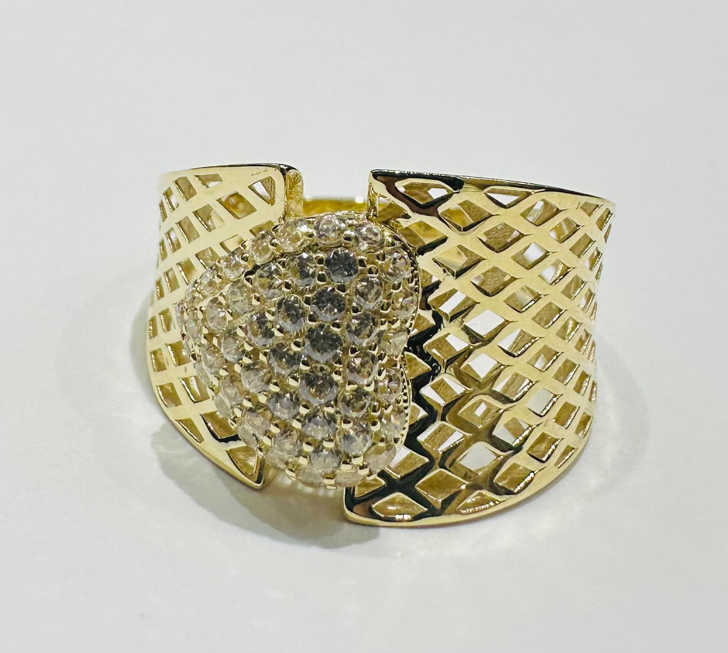 10K GOLD RING WITH SAPPHIRE STONES- WEIGHT: 2.6gm