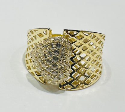 10K GOLD RING WITH SAPPHIRE STONES- WEIGHT: 2.6gm