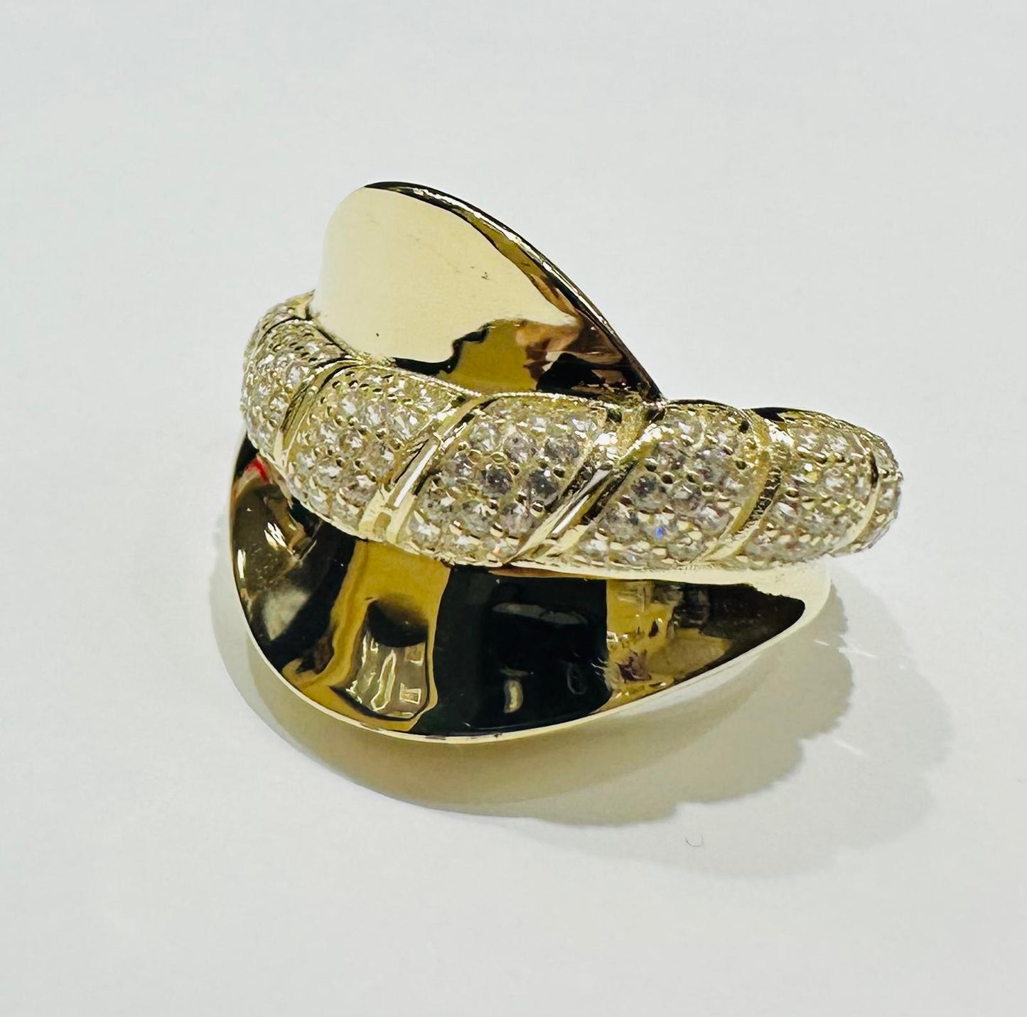 10K GOLD RING WITH SAPPHIRE STONES- WEIGHT: 3.3gm