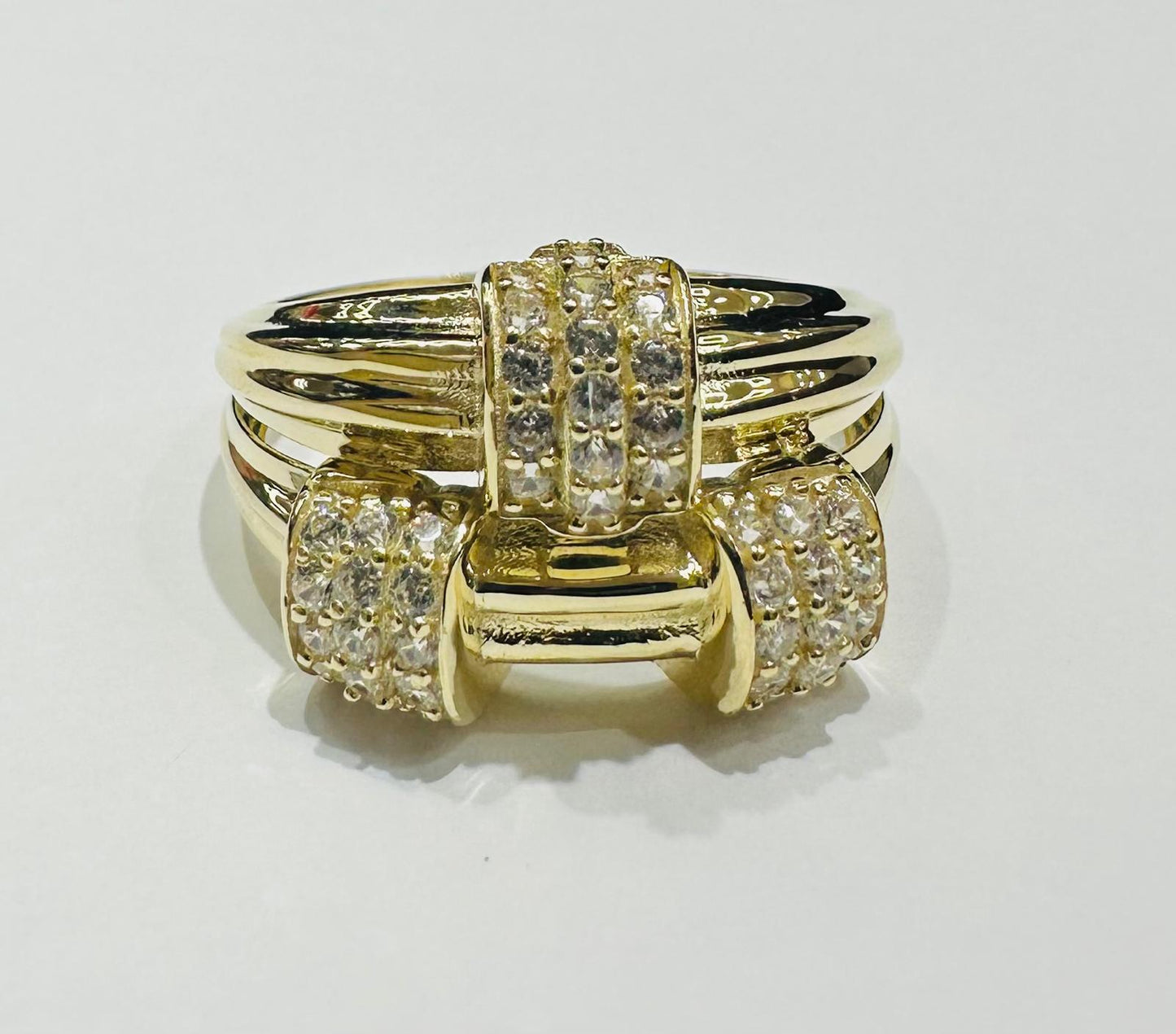 10K GOLD RING WITH WHITE SAPPHIRE- WEIGHT: 2.7gm
